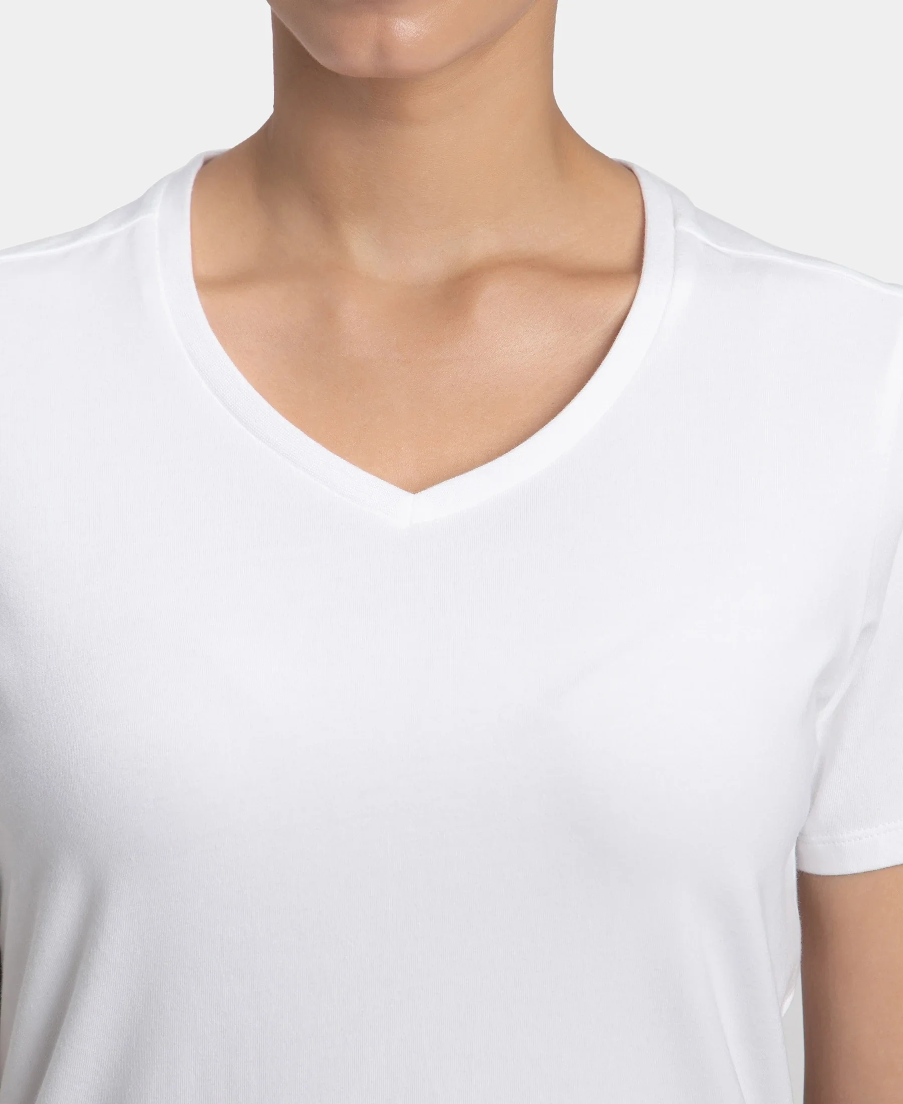 Super Combed Cotton Elastane Stretch Regular Fit Solid V Neck Half Sleeve T-Shirt - White - Image 6